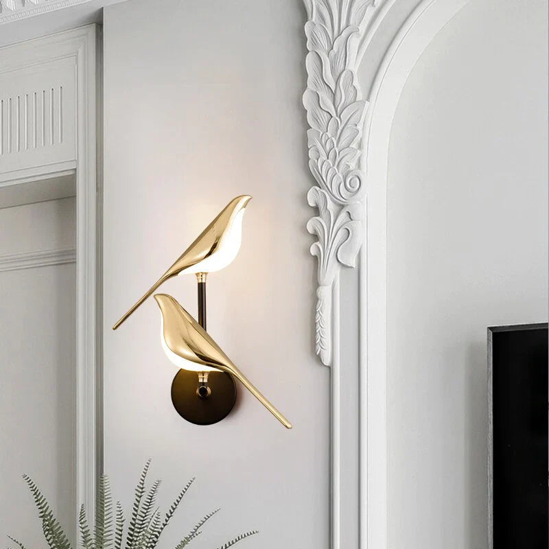 Gi stuen et løft med denne moderne vegglampen. Unikt fugledesign skaper dekorativt stemningslys og stilfull belysning.