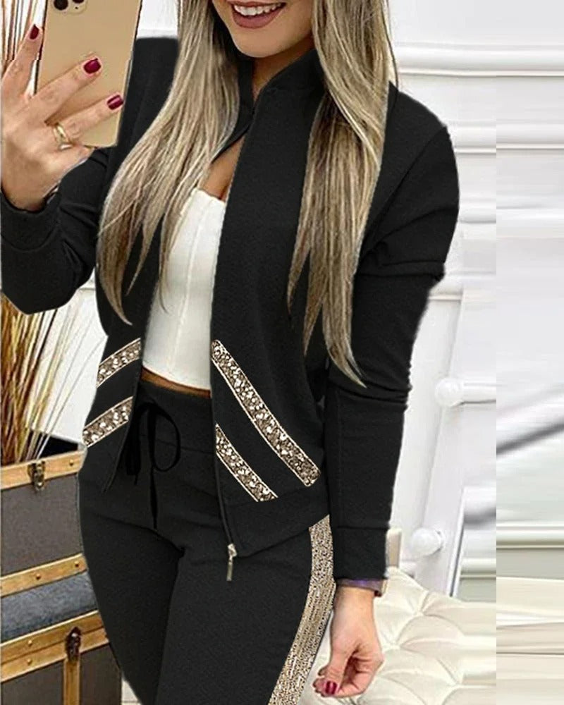 Myk og komfortabel vintertreningsdress for kvinner. Stilrent to-delt sett, perfekt for activewear og fritid.