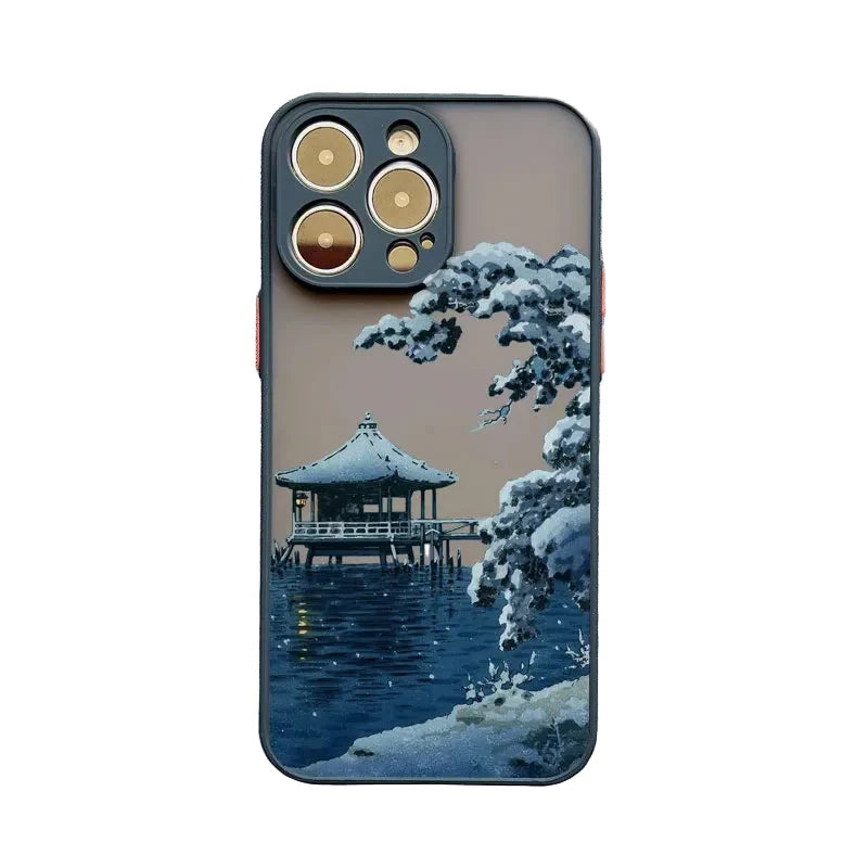 Stilig iPhone deksel med estetisk design. Gir telefonbeskyttelse og ripebeskyttelse for 11-17 modeller.