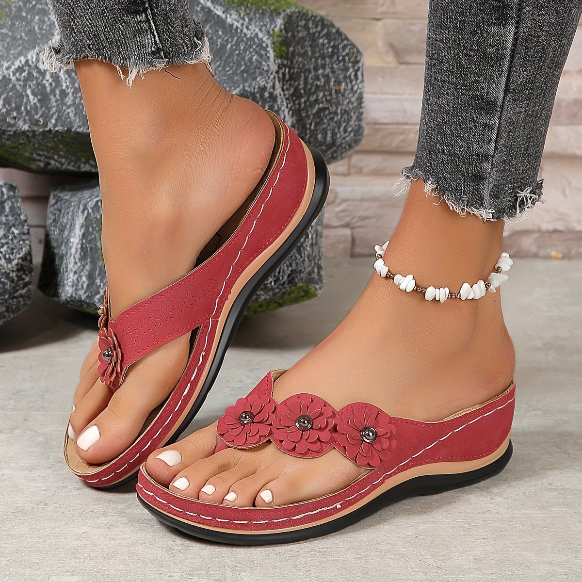Smarte dame sandaler med åpen tå. Flotte sommersko som kombinerer stil og komfort. Perfekte for ferie.