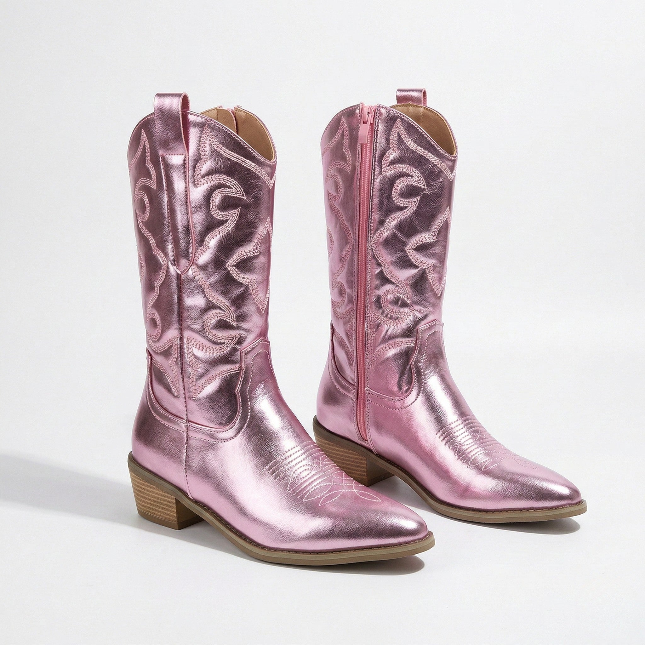Glamorøse metalliske cowboystøvler for damer, ypperlig som festsko eller for en stilfull hverdag.
