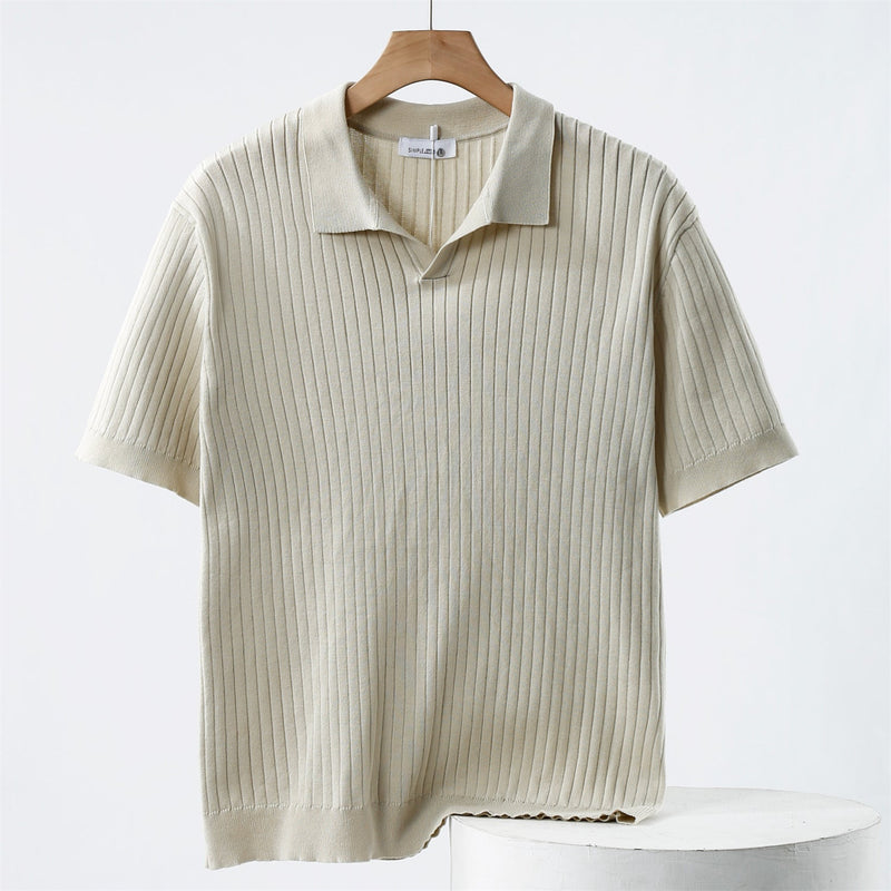 Elegant herrepolo i strikket design, perfekt for business casual eller stilren vår- og høstgarderobe.
