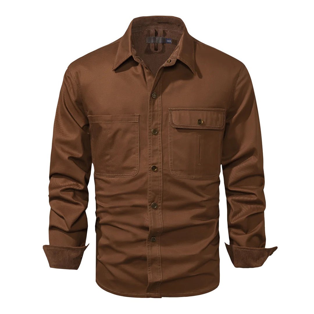Mørkblå herreskjorte, langermet, button-up, med brystlomme og elegante kontrastmansjetter. Skarp stil.