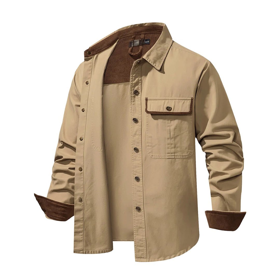 Herreskjorte i bomull, langermet, med button-up design, kontrastmansjetter og en praktisk brystlomme.