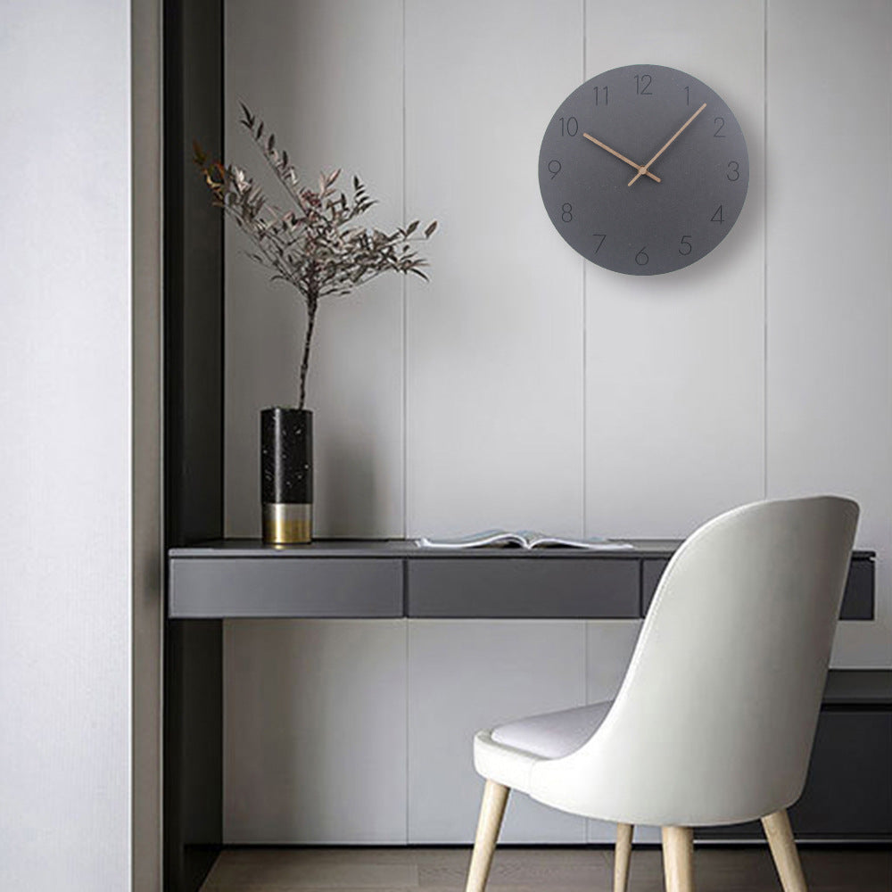 Skandinavisk inspirert veggklokke. Moderne og enkel klokke for stilren hjemmedekor, med stille urverk.