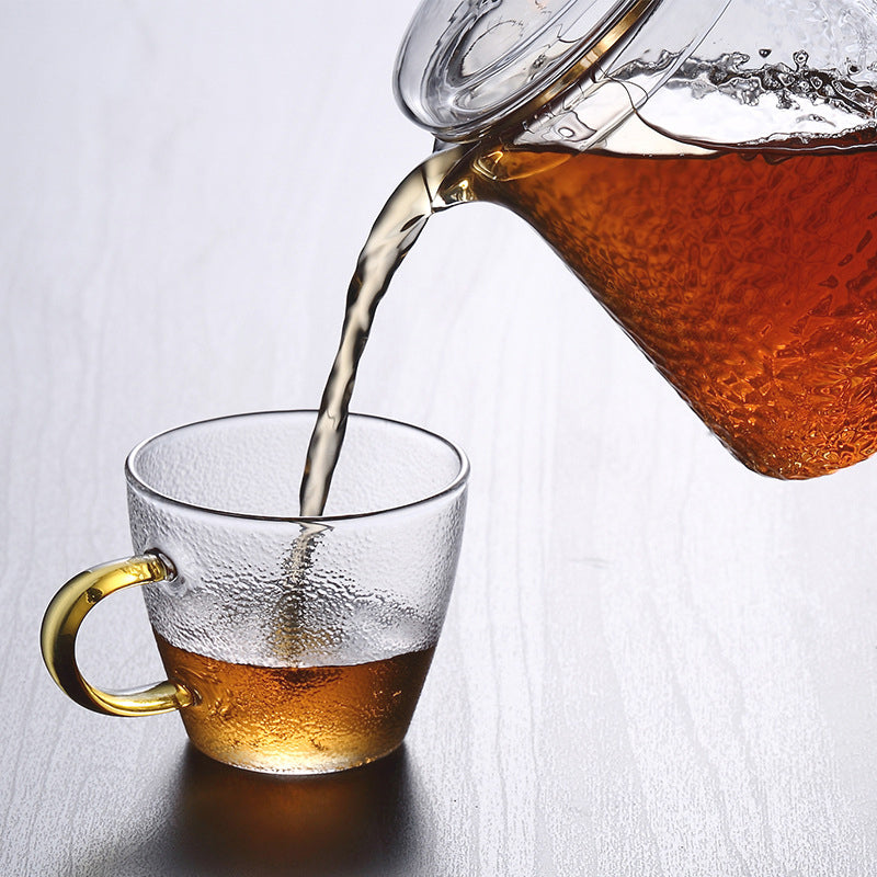 Krystallklar glass tekanne med te infuser, perfekt for å se teen trekke.