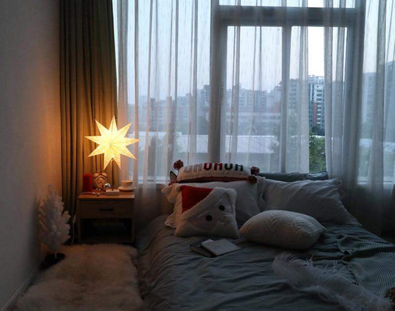 Moderne bordlampe med stjernemønster, allsidig belysning som passer til både stue, gang og soverom.