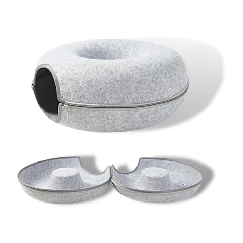 Stor katte tunnel/lounge i smultringform. Ideell for lek, soving og gjemmested. Myk komfort for katt.
