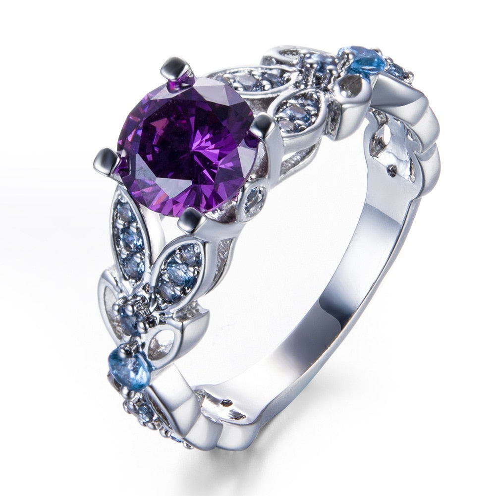 Strålende kvinners ametystring med cubic zirconia. Perfekt for elegant hverdagsbruk eller fest.