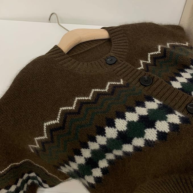 Kvalitetsrik strikket langermet cardigan for kvinner, myk og varm, perfekt for kalde vinterdager.