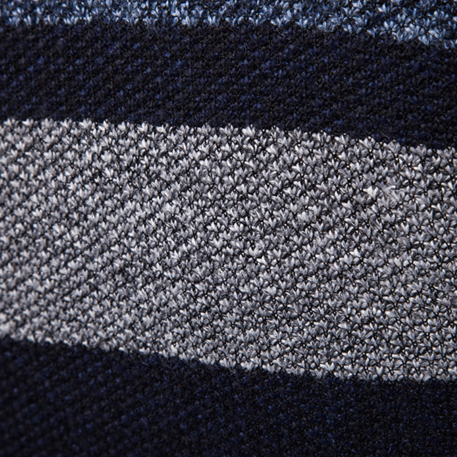 Myk strikket herrecardigan med klassiske striper, komfortabelt slim fit design for høsten.