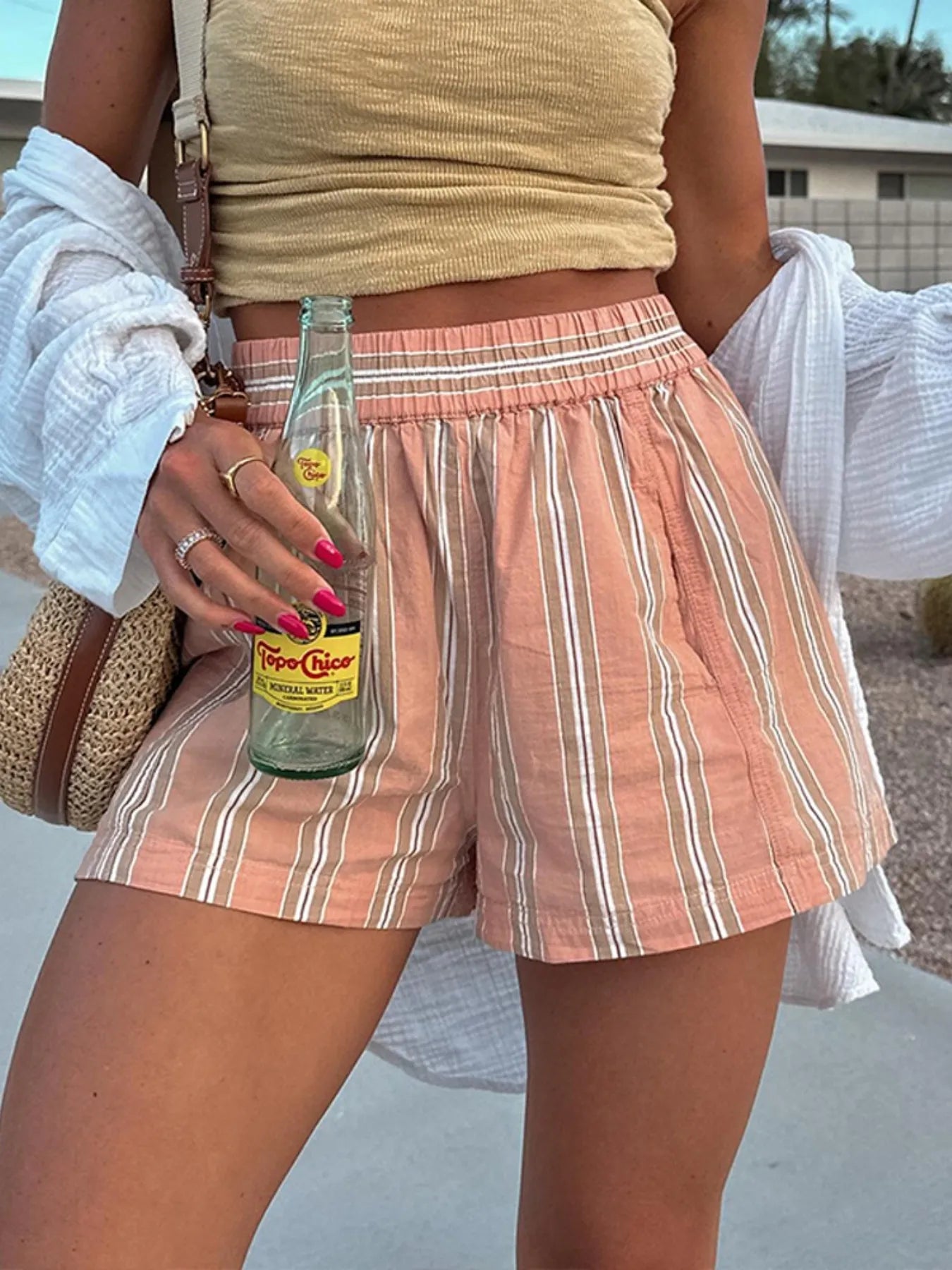 Lett og luftig stripete dameshorts med høyt liv, for ultimate sommerkomfort.