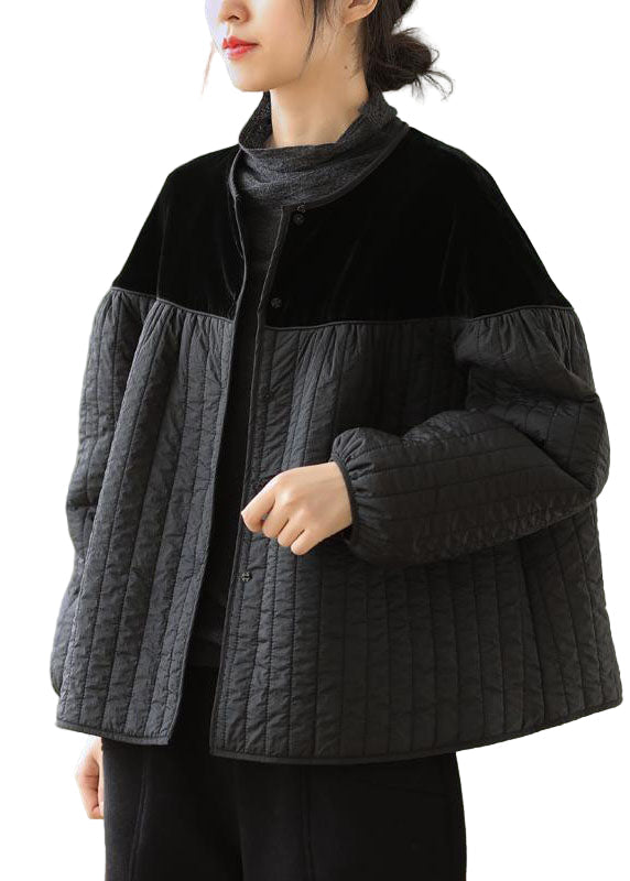Svart boho vinterjakke for kvinner, langermet, løs passform. Stilfull og varm for hverdag.