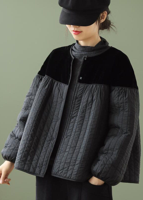 Varm og stilfull svart vinterjakke for kvinner i boho-stil, med langermet og løs passform for komfort.