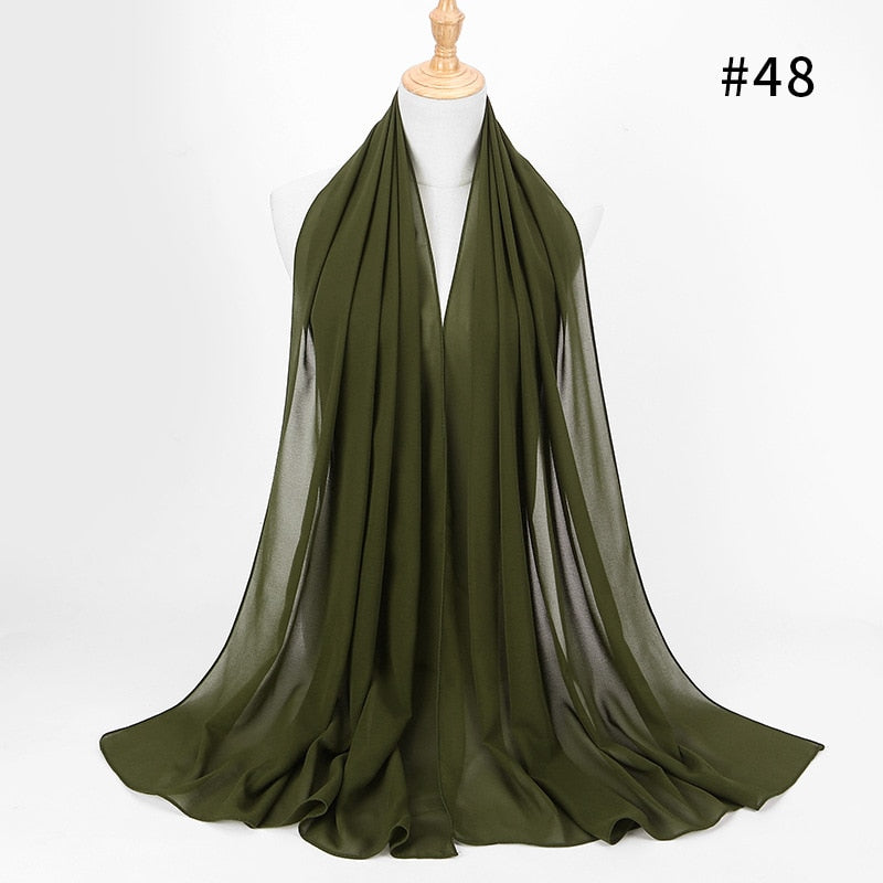 Lavendel luksuriøst slørstil sjal. Glatt, elegant hodeplagg for kvinner.