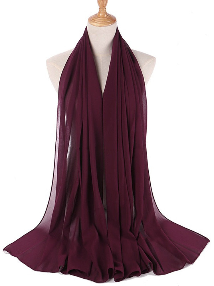 Lys oransje elegant og glatt slør for kvinner. Moteriktig hijab/sjal-tilbehør.