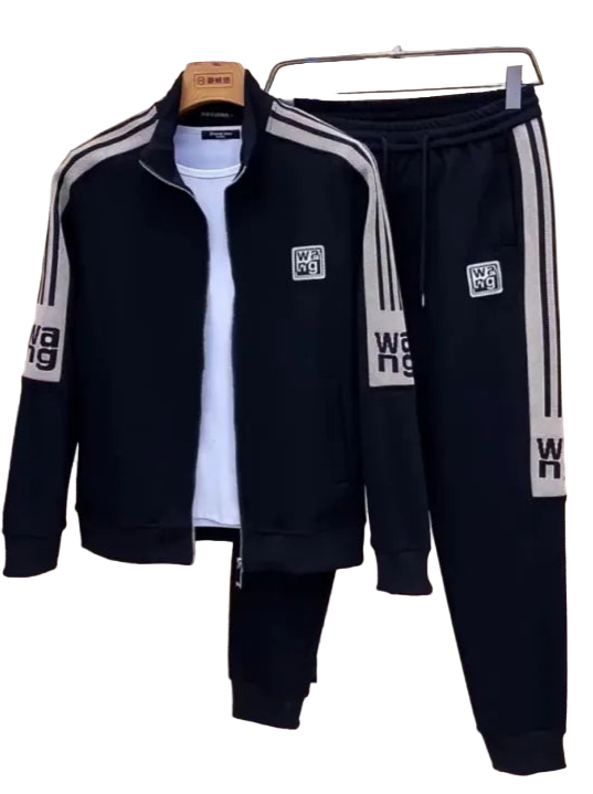 Svart herre treningsdress sett for optimal komfort og stil. Perfekt aktivtøy for sport og fritid, fleksibelt.