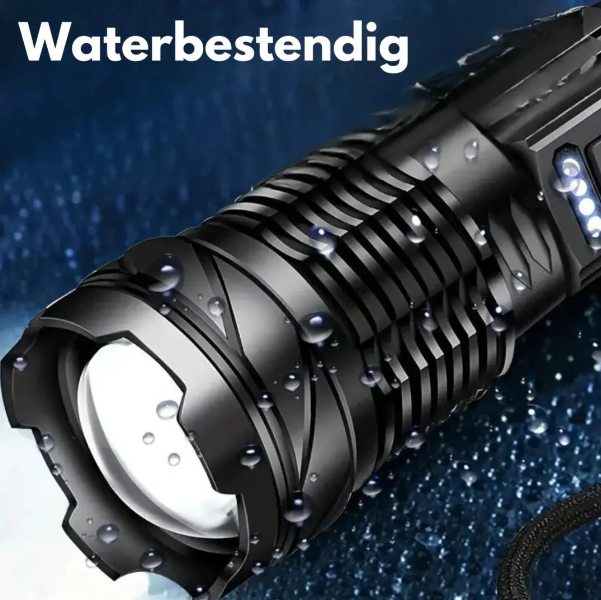 Svart, oppladbar militær lommelykt med 5000 lumen for høy ytelse utendørs, vanntett og støtsikker.