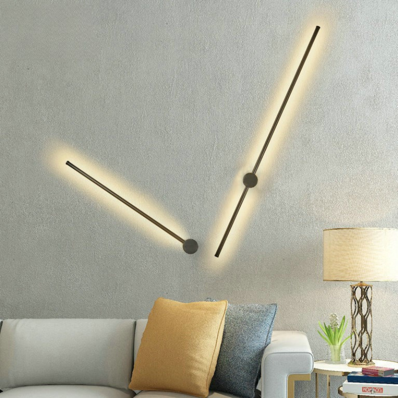 Elegant minimalistisk vegglampe i svart, med energieffektiv LED for gang og hall.