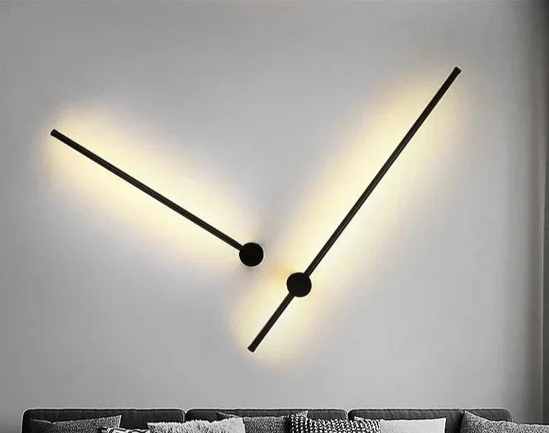 Minimalistisk svart vegglampe med integrert LED, en moderne løsning for ditt hjem.