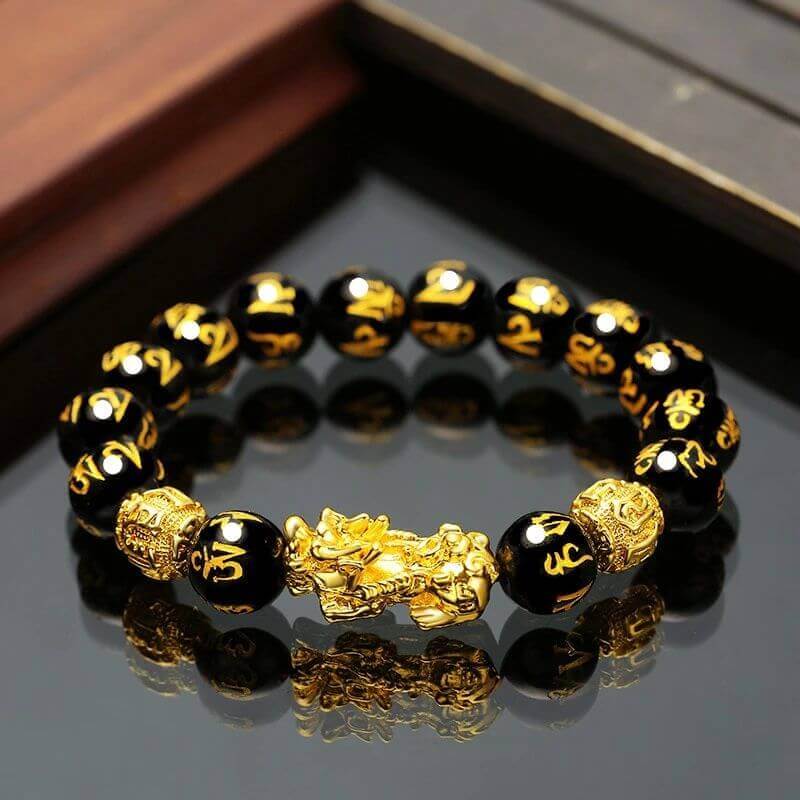 Kvinner's armbånd av polert svart obsidian med Pi Xiu, symboliserer velstand og energi.