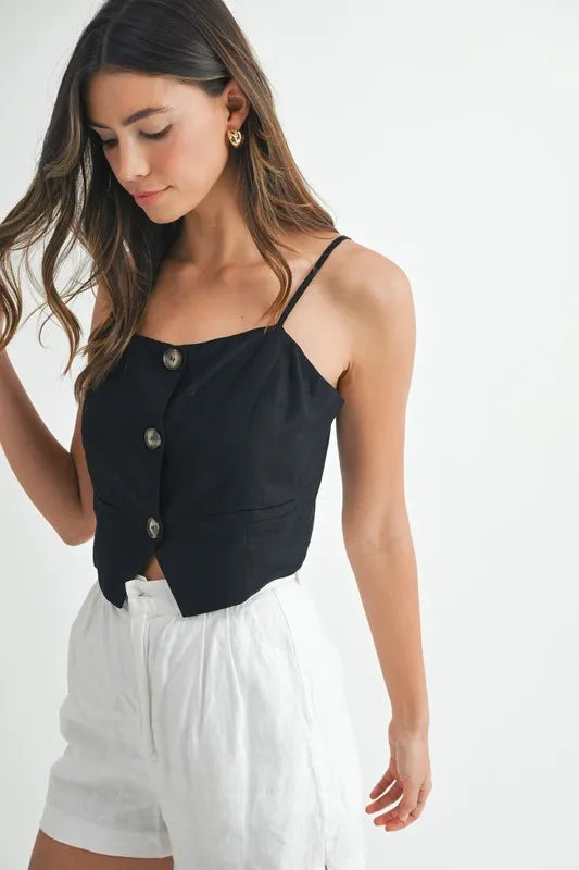 Komfortabel svart tanktopp for kvinner med trendy knapper. En stilfull topp for sommerdager.