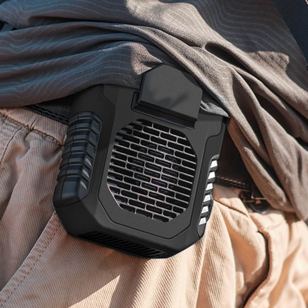 Kraftig, kompakt oransje midjevifte som gir frisk luft, fungerer også som powerbank.