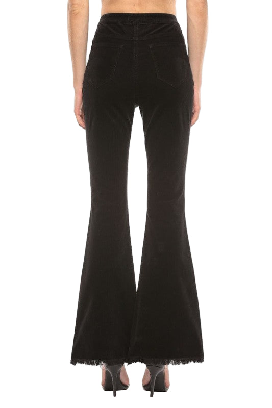Svarte damebukser med høy midje og trendy sleng. Perfekt for boho-inspirerte antrekk og komfortabel fritid.