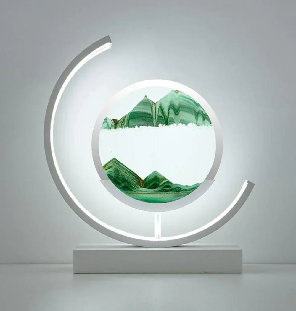 "Tischlampe mit Sandlandschaft, natürliche Sandstruktur und sanftes Licht, beruhigendes Ambiente, vielseitige Farbwahl."