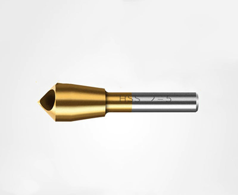 Kraftig forsenkerbor i titan for metallboring og trearbeid. Skaper perfekte hull.
