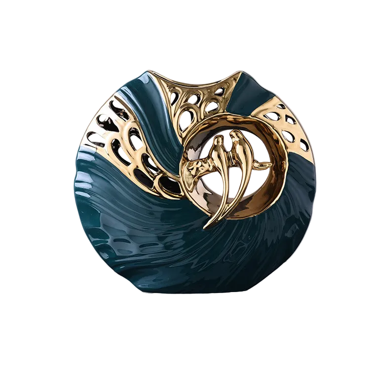 To smaragdgrønne dvergpapegøye-figurer med elegante gulldetaljer, perfekt hjemmedekor.