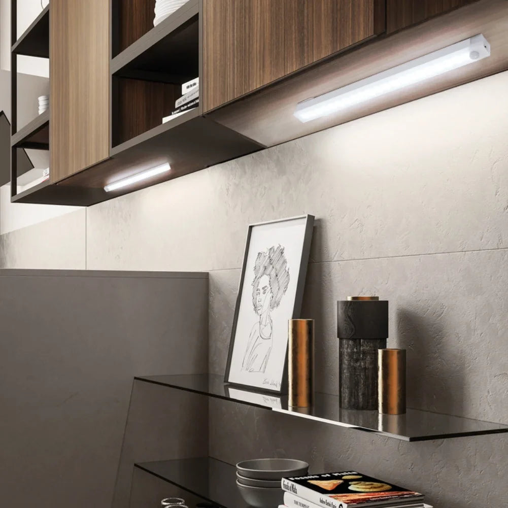 Trådløs LED-lampe med bevegelsessensor. Oppladbart nattlys/skaplys for smart-hjem. Enkel montering.