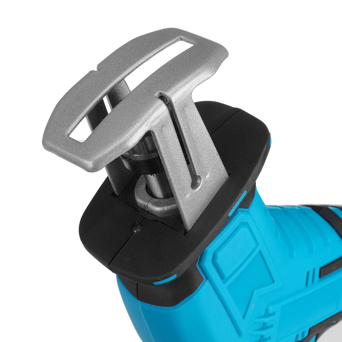 Effektiv trådløs stempelsag med hurtiglading for kontinuerlig arbeid. Optimal for trearbeid og renovering.