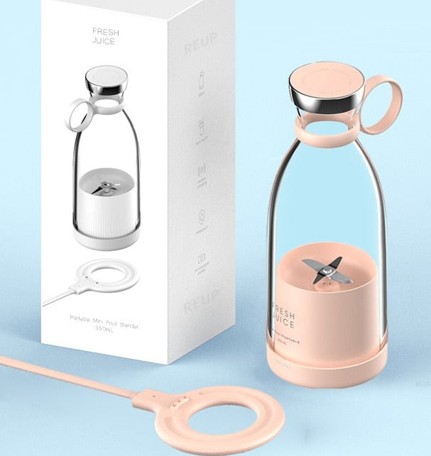 Helsebevisst: Bærbar smoothie-blender, perfekt for ferske juicer og shakes.