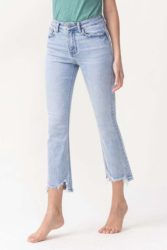 Stilige lyse denim kick flare jeans med høy midje, en must-have for den trendy kvinnen.