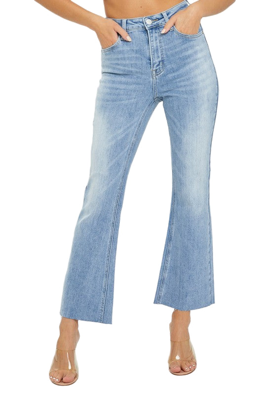 Trendy kvinner crop flare bukser med høyt liv. Komfortabel og stilfull damejeans, perfekt for vår og sommer.