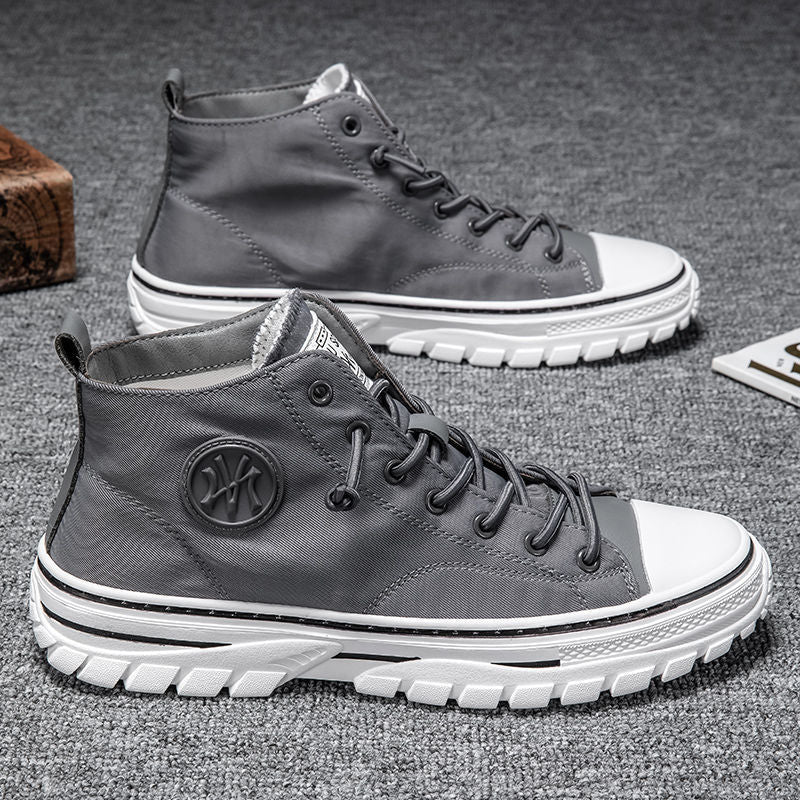 Stilige urban herresneakers. Trendy joggesko for menn, ideelle for streetwear og fritidsaktiviteter.
