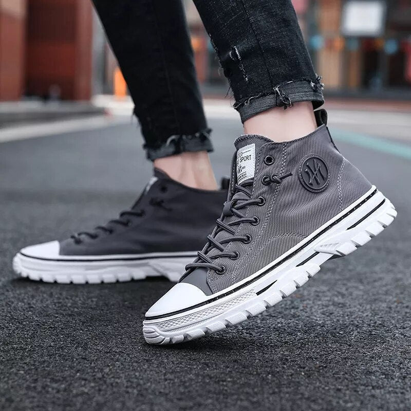 Moderne og komfortable herresneakers. Trendy urban joggesko for menn, ideelle fritidssko for alle anledninger.