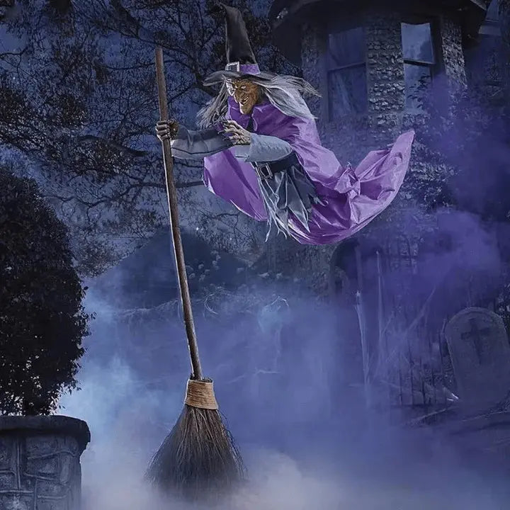 Skremmende flygende heks med lilla kjole og lysende øyne, uhyggelig Halloween-dekor med lyd.