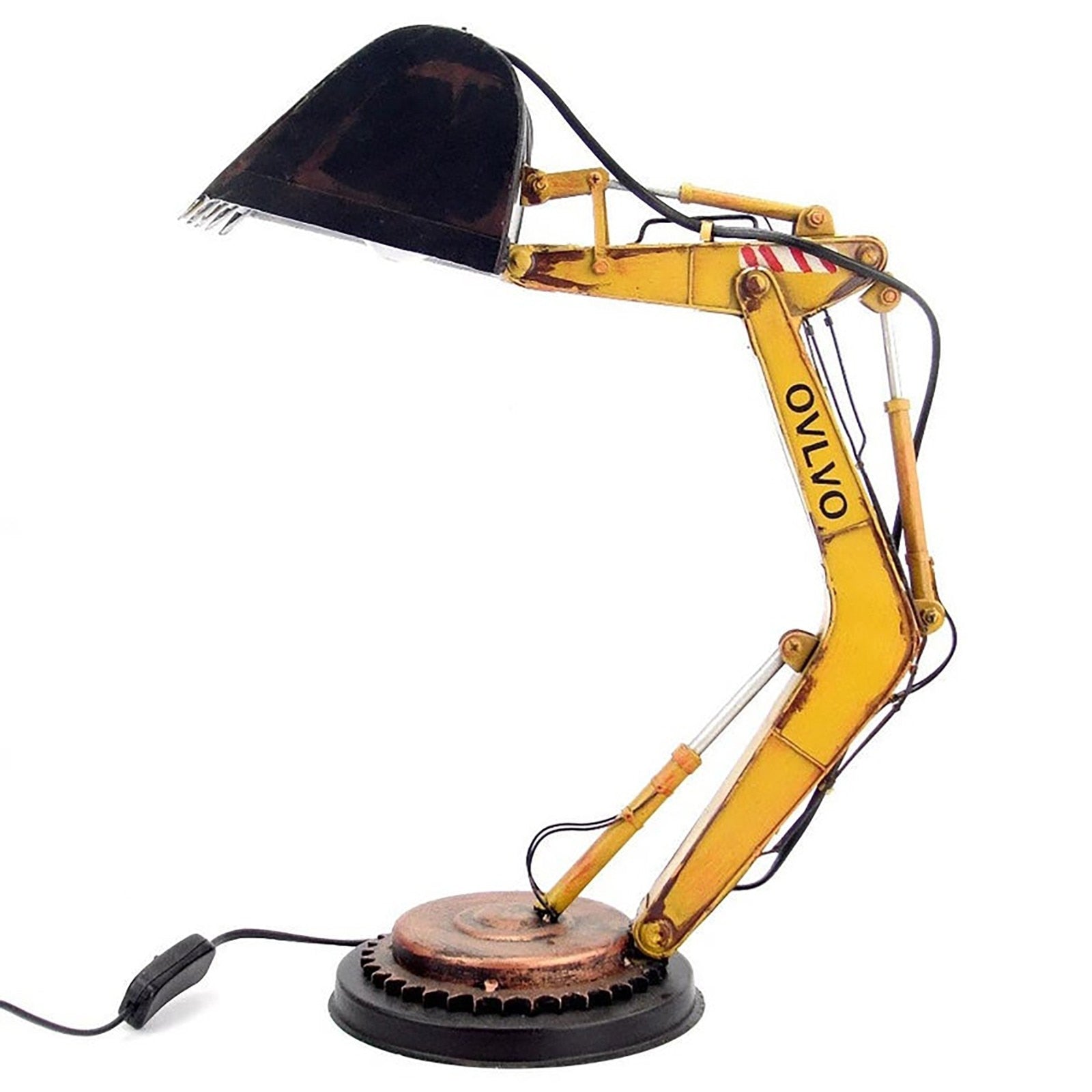 Unik bordlampe med gravemaskindesign, industriell stil, perfekt som dekorasjon eller nattbordslampe.