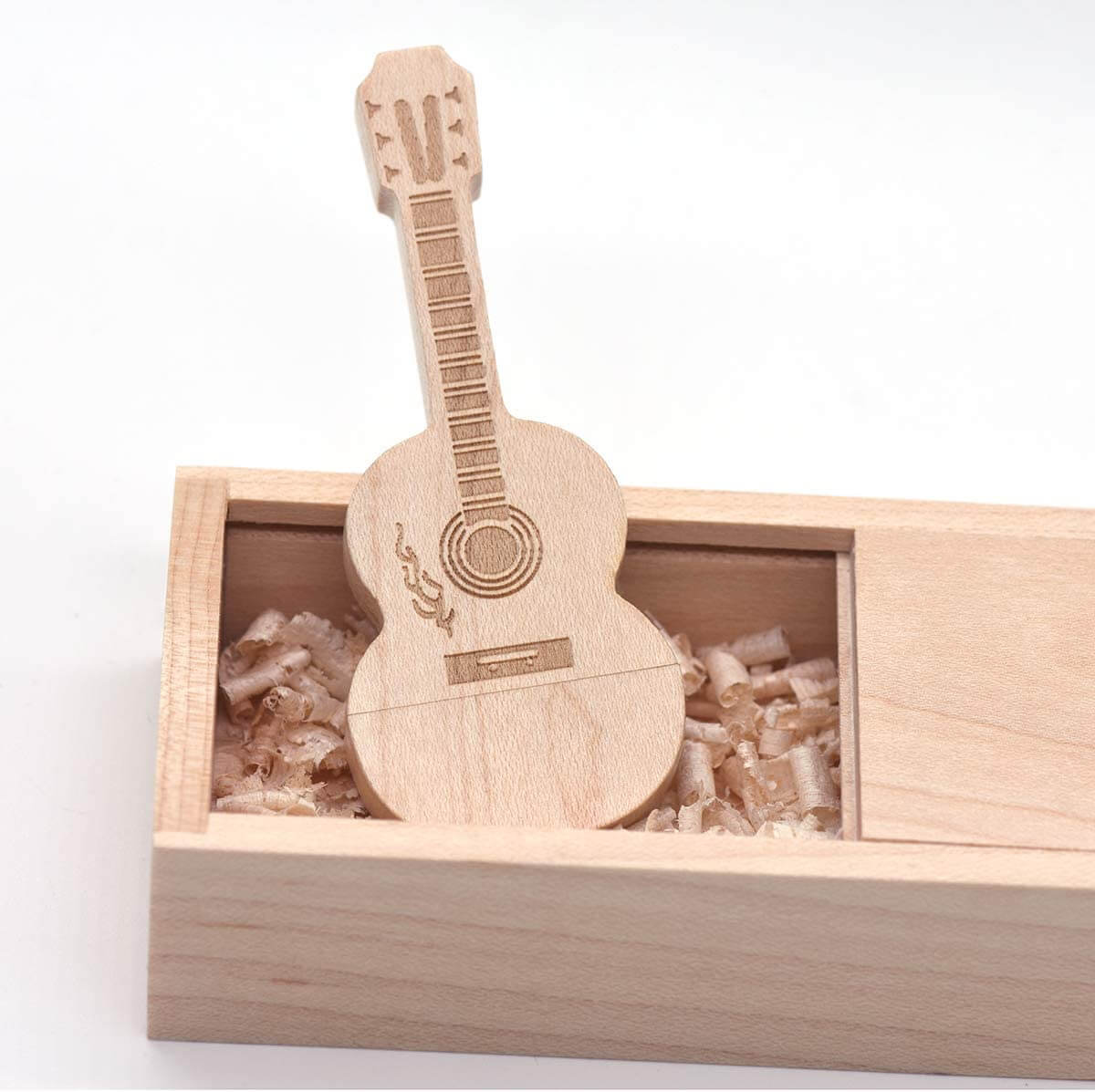 Perfekt USB-minnepinne for musikkelskere. Unik tregitar-design kombinerer stil med sikker datalagring.