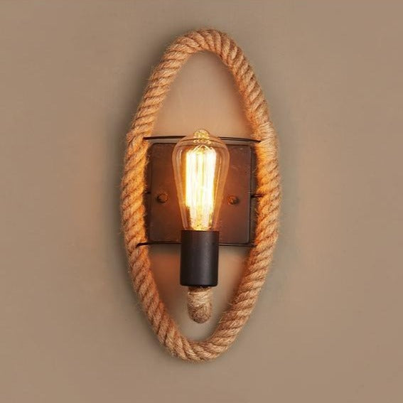 Elegant vintage vegglampe for moderne og tradisjonell innredning. Ideell belysning for kontor.