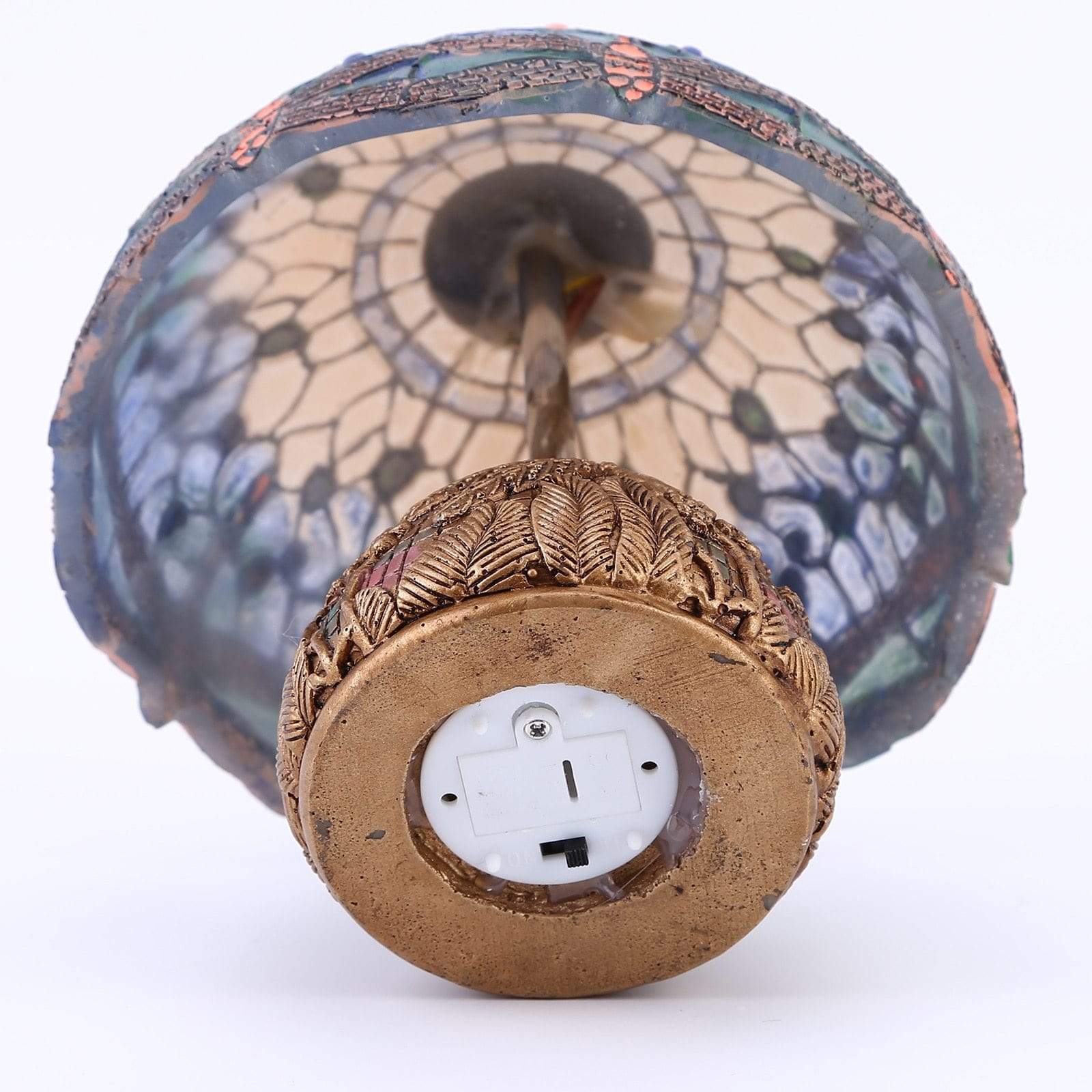 Unik vintage lampe, en perfekt gaveide. Har sjarmerende øyenstikkerdesign og skaper varmt stemningslys.