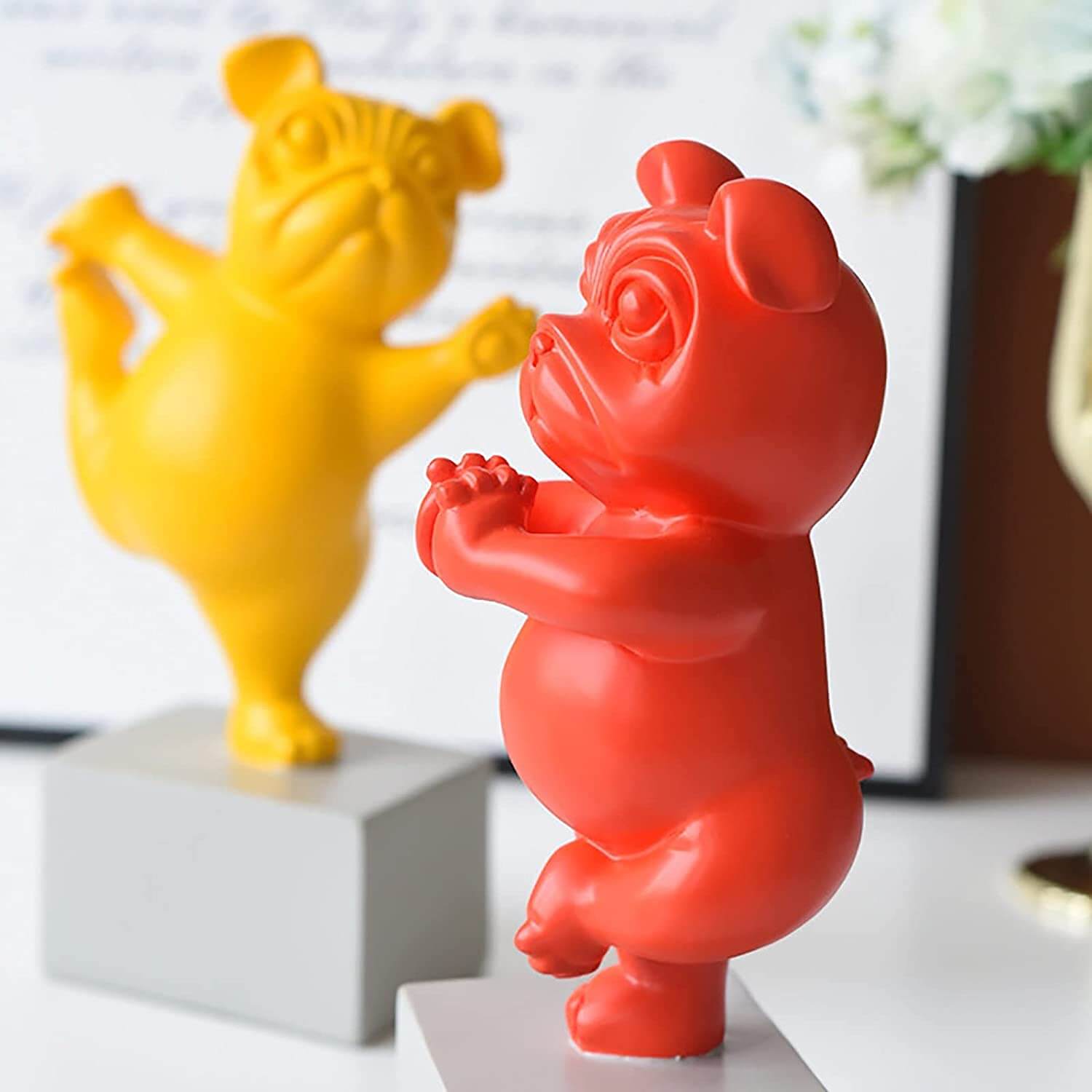 Kreativ yoga bulldog statue, ideell gave og interiørdekorasjon for hundeelskere.