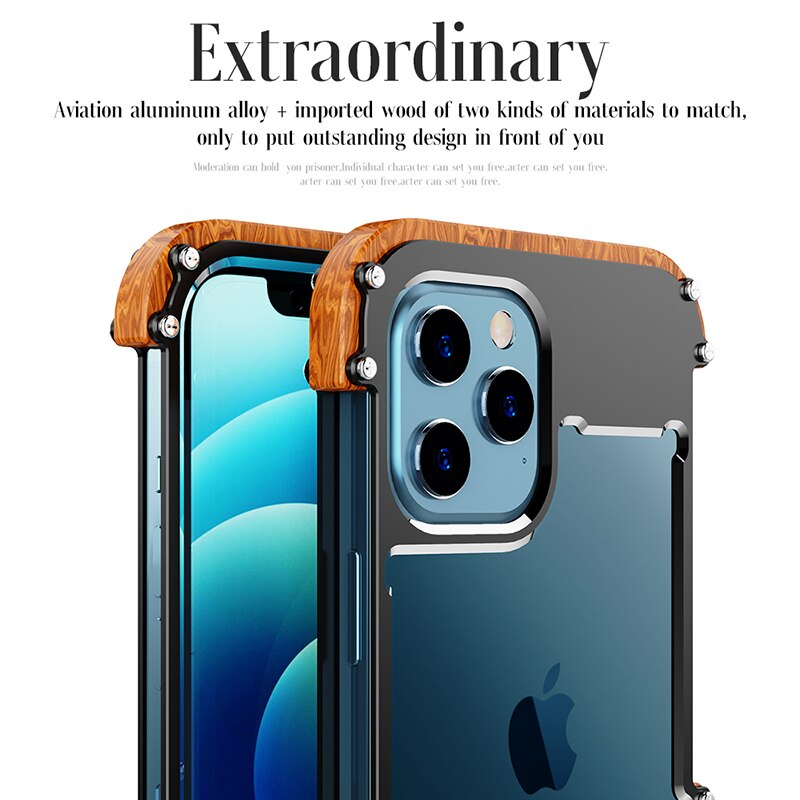 Detaljbilde av baksiden på et iPhone-deksel i tre med intrikate utskjæringer. Viser naturlig trestruktur.