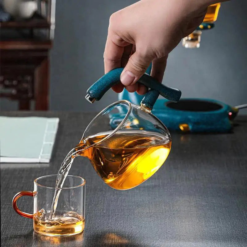 Gaveide: Automatisk teinfuser tekanne med hjortedesign, pakket og klar for teelskeren.