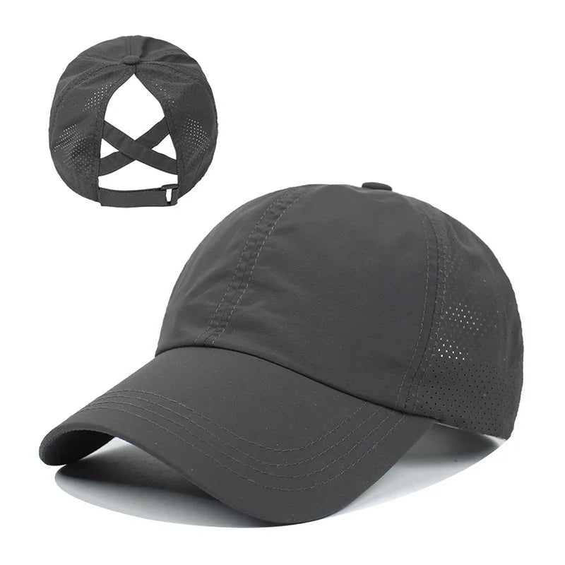 Komfortabel unisex baseballcap med justerbar reim. Pustende design for en sval og behagelig opplevelse.