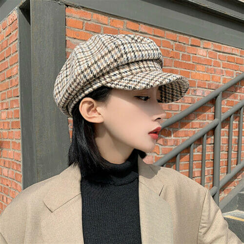 Tidløs Boston skalkelue i rutet bomull, vintage stil, perfekt hodeplagg for unisex mote.