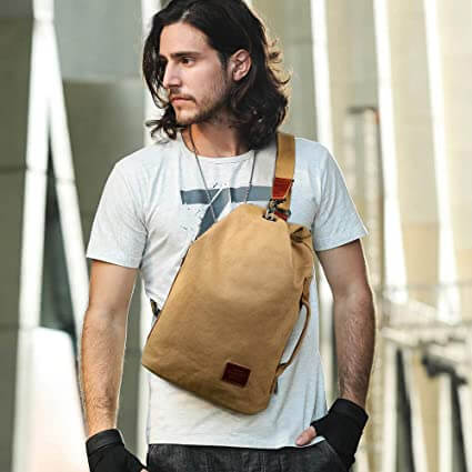 Allsidig unisex brystveske i vanntett design. Perfekt som hverdagsveske eller reiseveske i lerret.