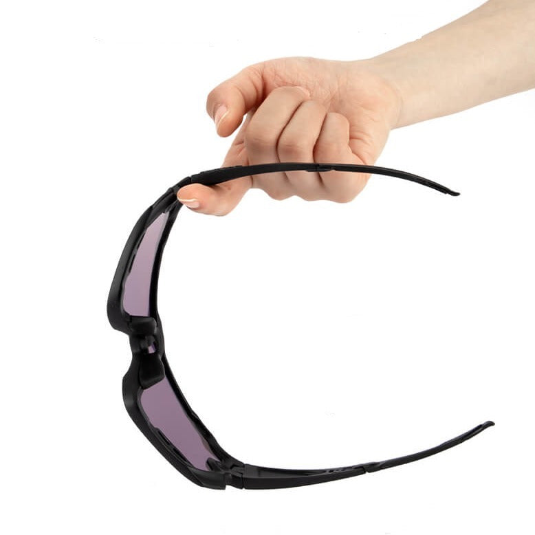 Unisex sportsbrille med fotokromatisk linse som tilpasser seg lyset. Komfortabel passform.